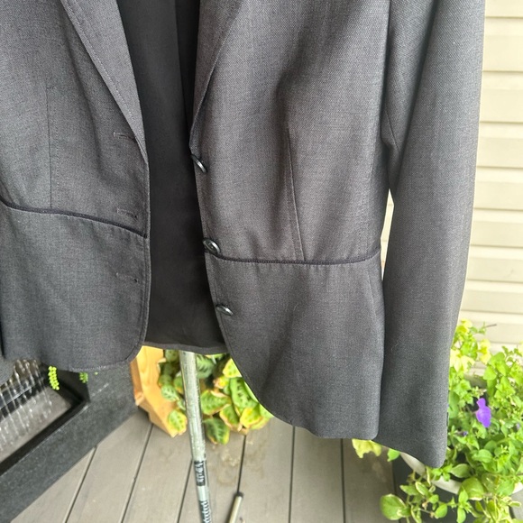 Banana Republic Classic Tailored  buttoned  charcoal gray jacket.       Size 4P - Picture 6 of 10